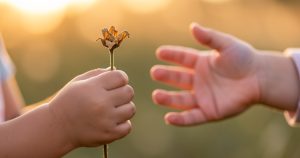Enfant épuisant : ces traits qui deviendront des forces