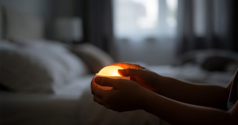Peur du noir chez l'enfant : la phrase d'une psy qui change tout